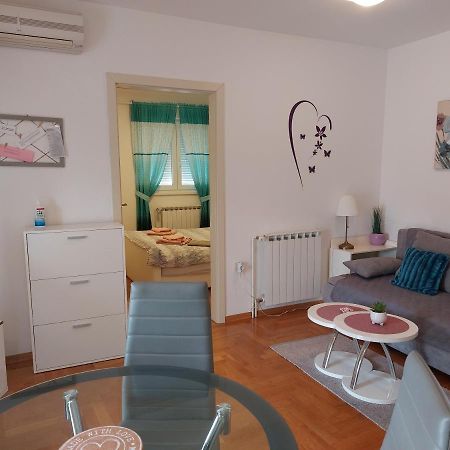 Apartman Suzy Pula Buitenkant foto